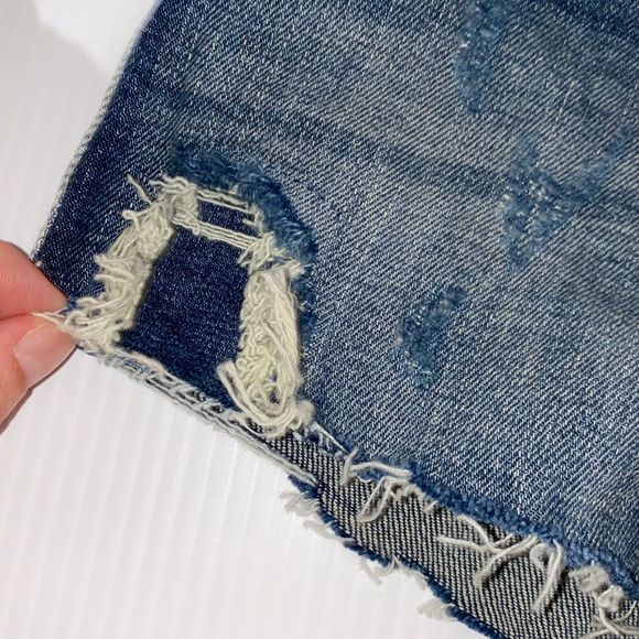 BlankNYC 25 The Astor Distressed Shorts - Picture 5 of 8